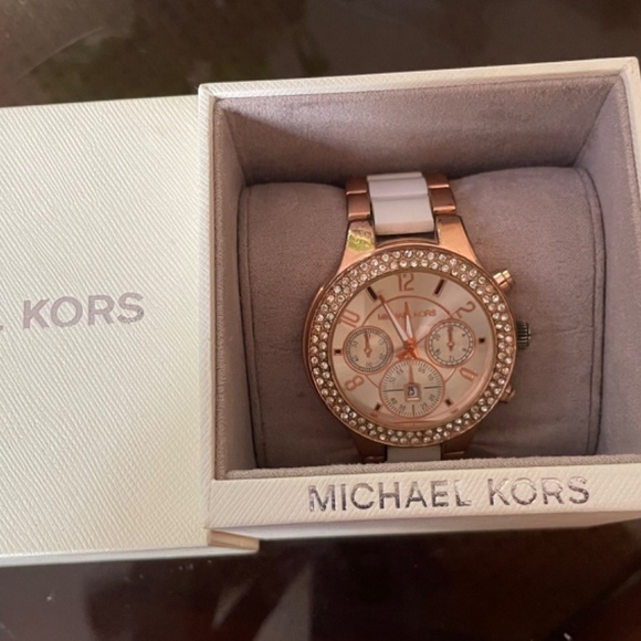 Michael Kors watch - Picture 2 of 5